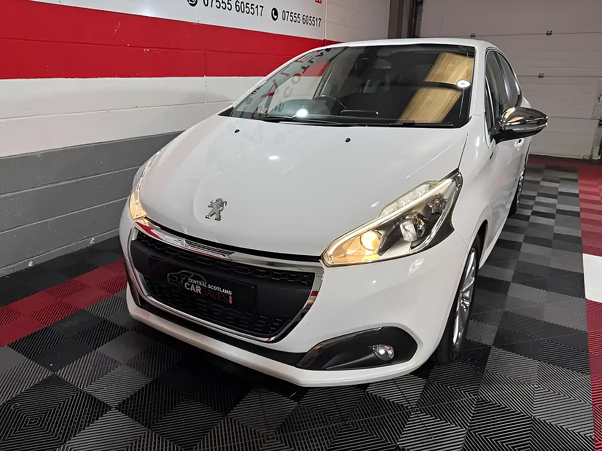 Used 2019 Peugeot 208 Signature White - Interior and Exterior details 7