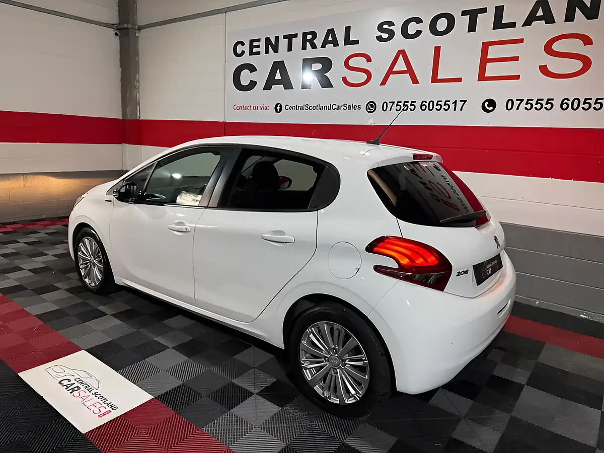 Used 2019 Peugeot 208 Signature White - Interior and Exterior details 9