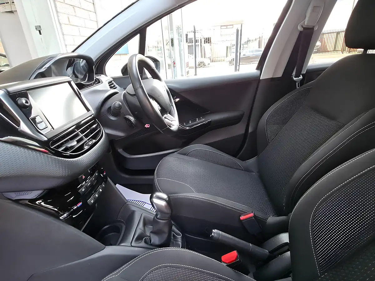 Used 2019 Peugeot 208 Tech Edition Black - Interior and Exterior details 17
