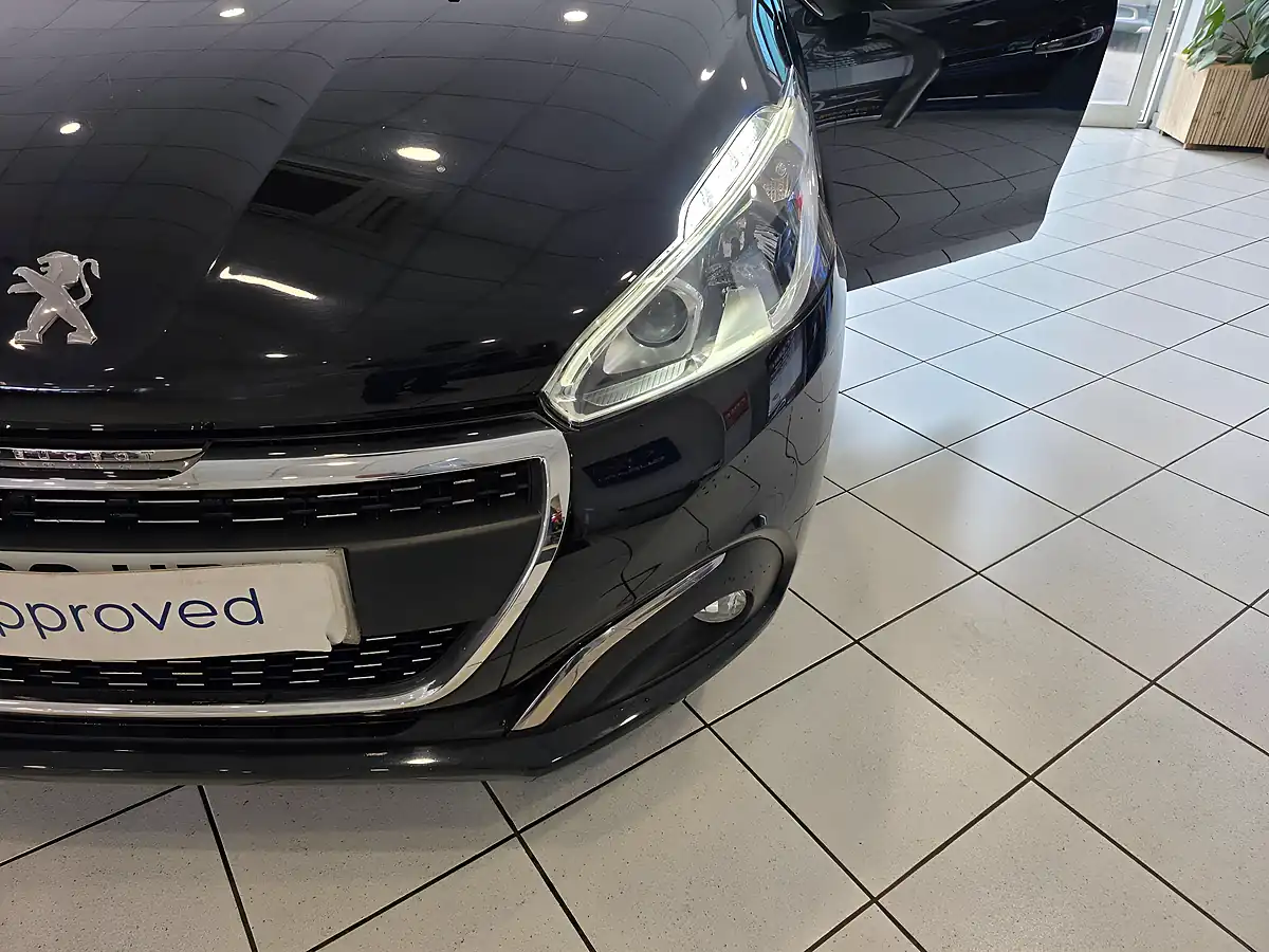 Used 2019 Peugeot 208 Tech Edition Black - Interior and Exterior details 6