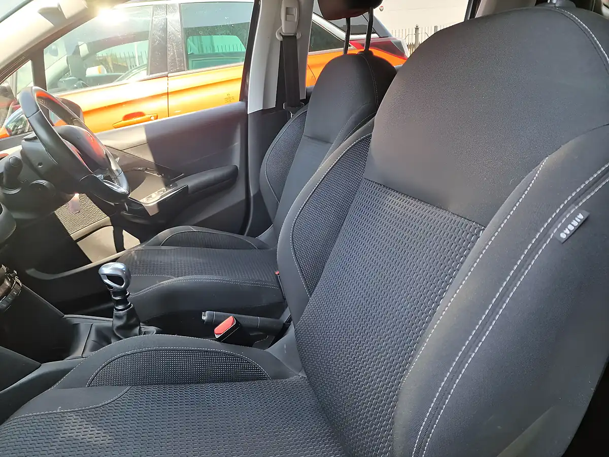 Used 2019 Peugeot 208 Tech Edition Blue - Interior and Exterior details 16