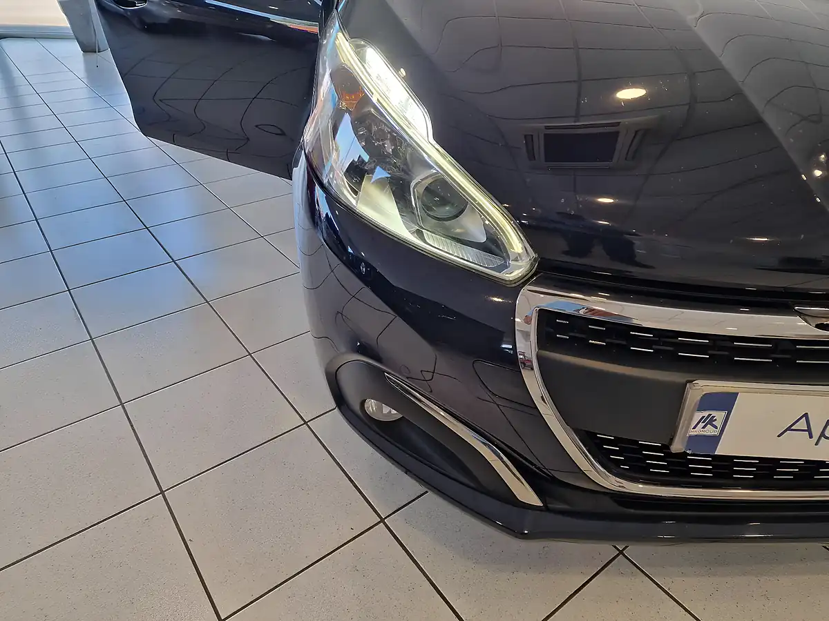 Used 2019 Peugeot 208 Tech Edition Blue - Interior and Exterior details 17