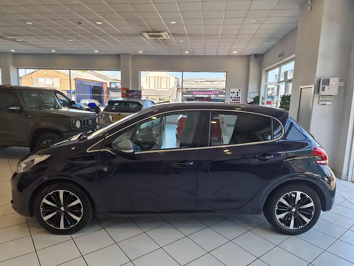 Used 2019 Peugeot 208 Tech Edition Blue - Interior and Exterior details 4