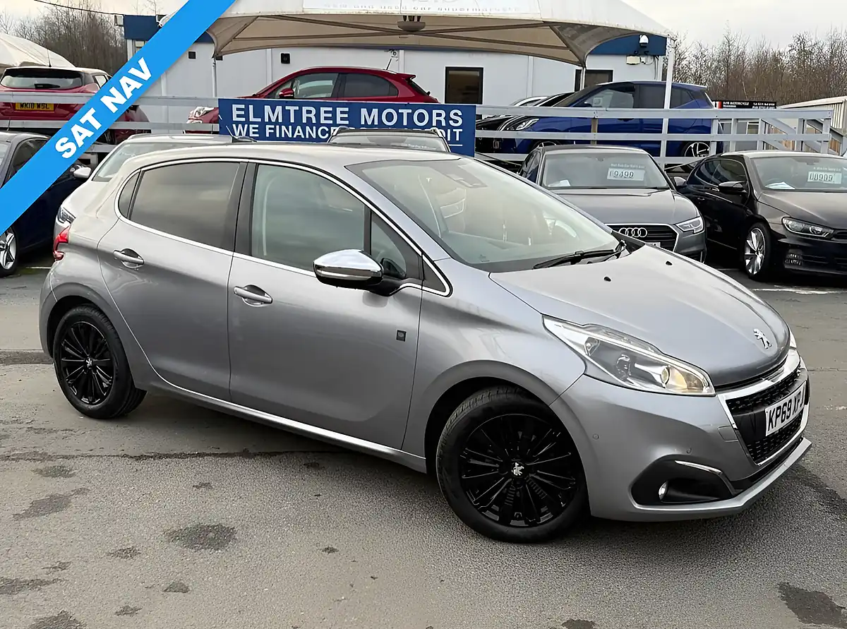 Used 2019 Peugeot 208 Tech Edition Grey - Front View