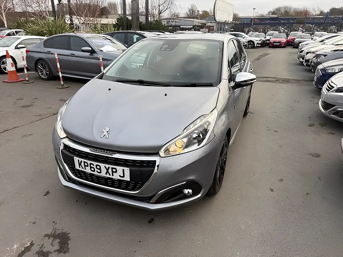 Used 2019 Peugeot 208 Tech Edition Grey - Interior and Exterior details 16