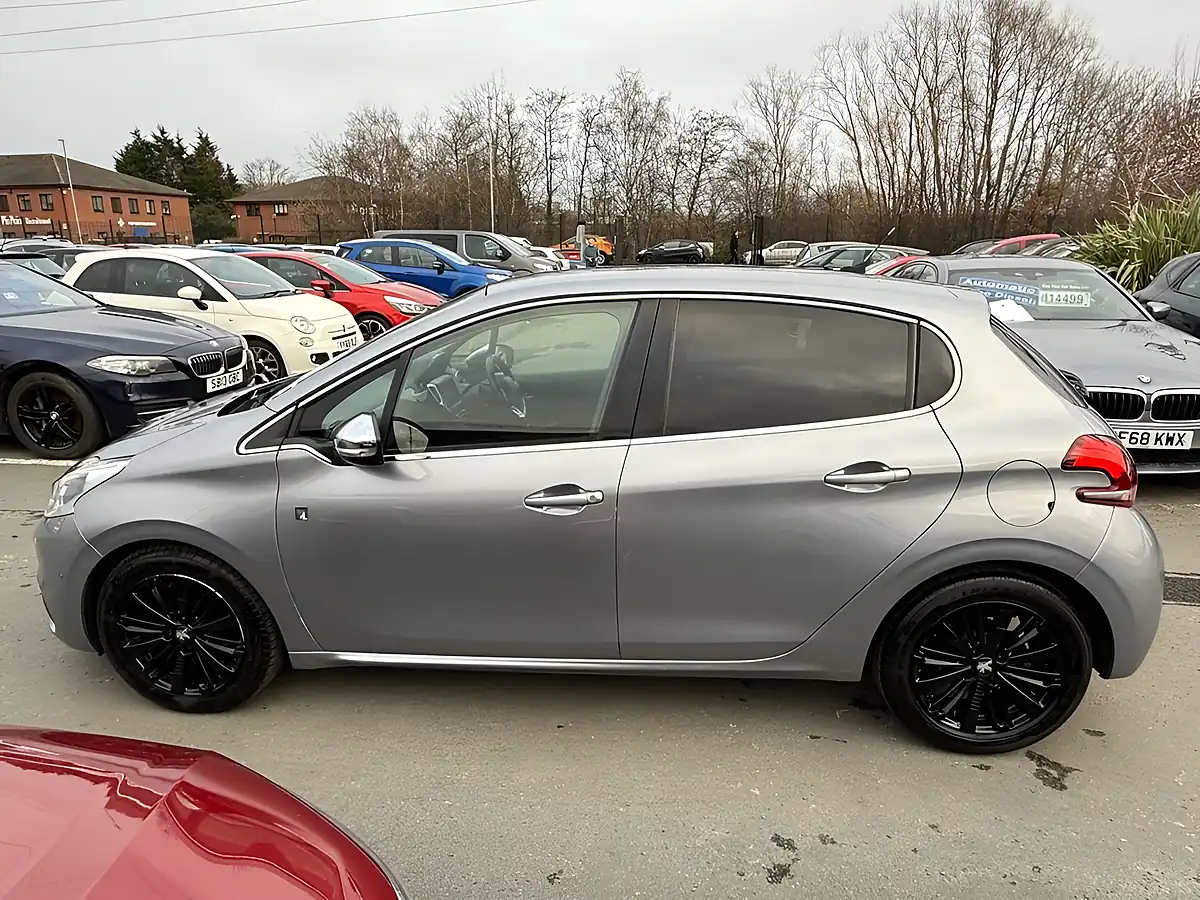 Used 2019 Peugeot 208 Tech Edition Grey - Interior and Exterior details 20