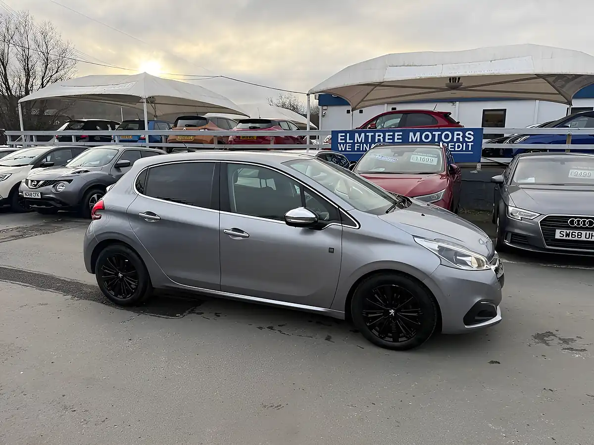 Used 2019 Peugeot 208 Tech Edition Grey - Interior and Exterior details 5