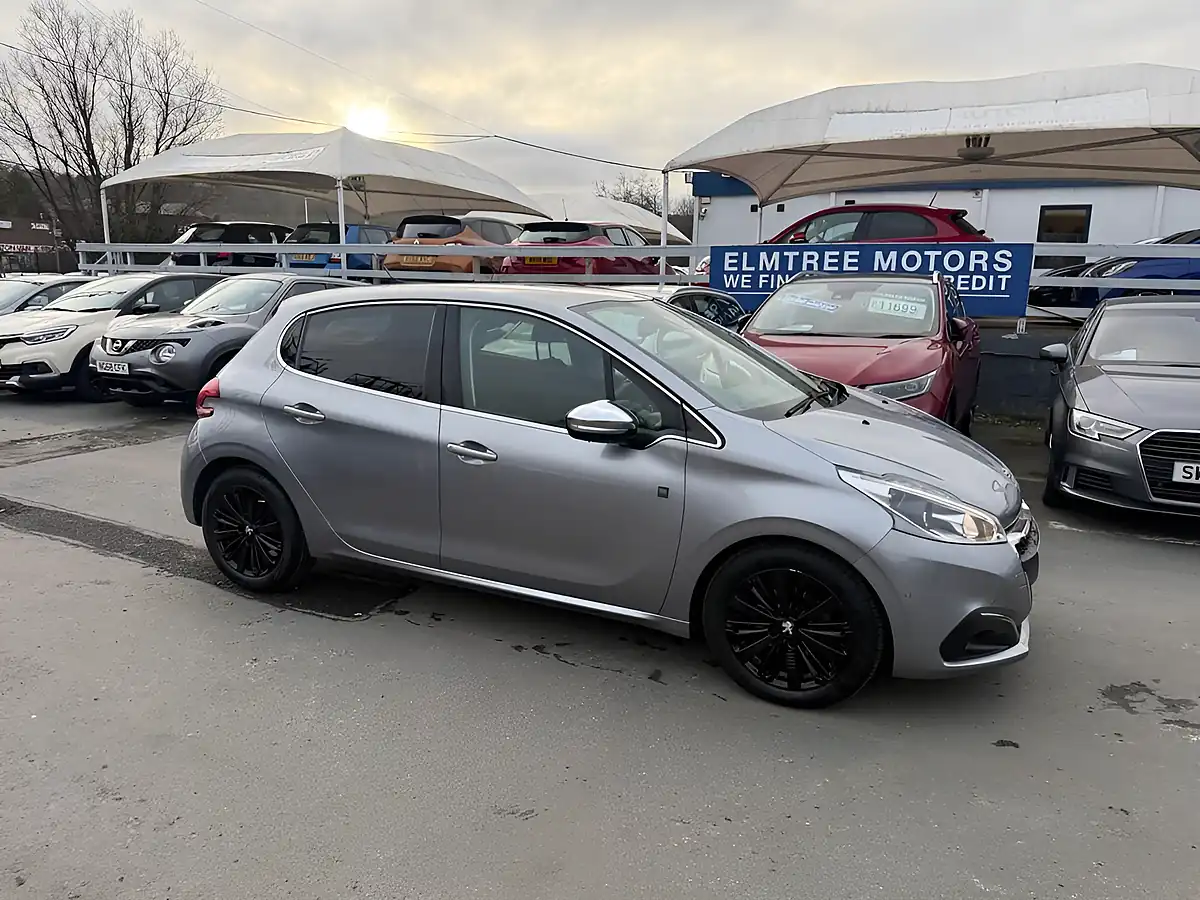 Used 2019 Peugeot 208 Tech Edition Grey - Interior and Exterior details 6