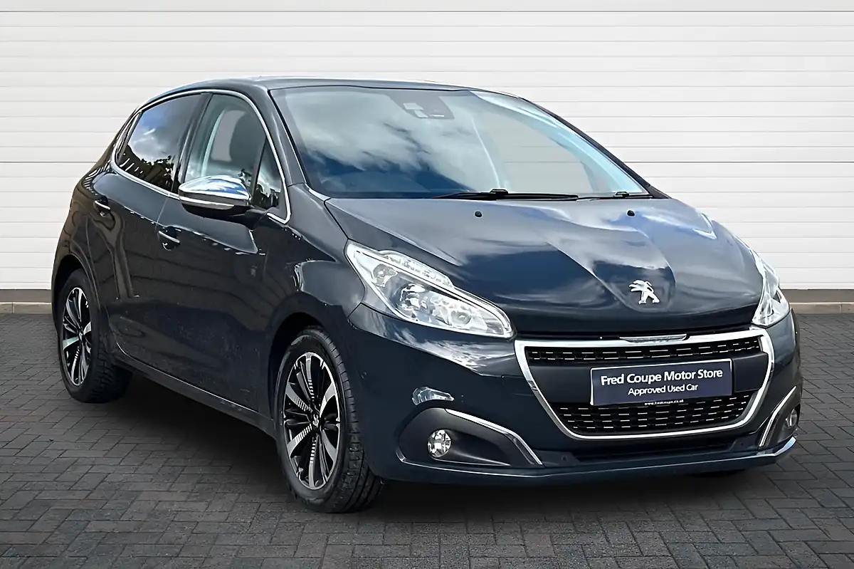 Used 2019 Peugeot 208 Tech Edition Grey - Front View