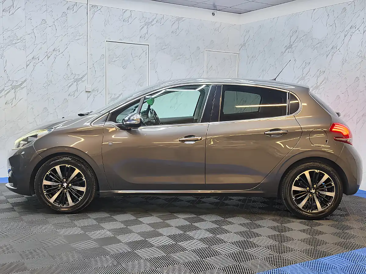 Used 2019 Peugeot 208 Tech Edition Grey - Interior and Exterior details 10
