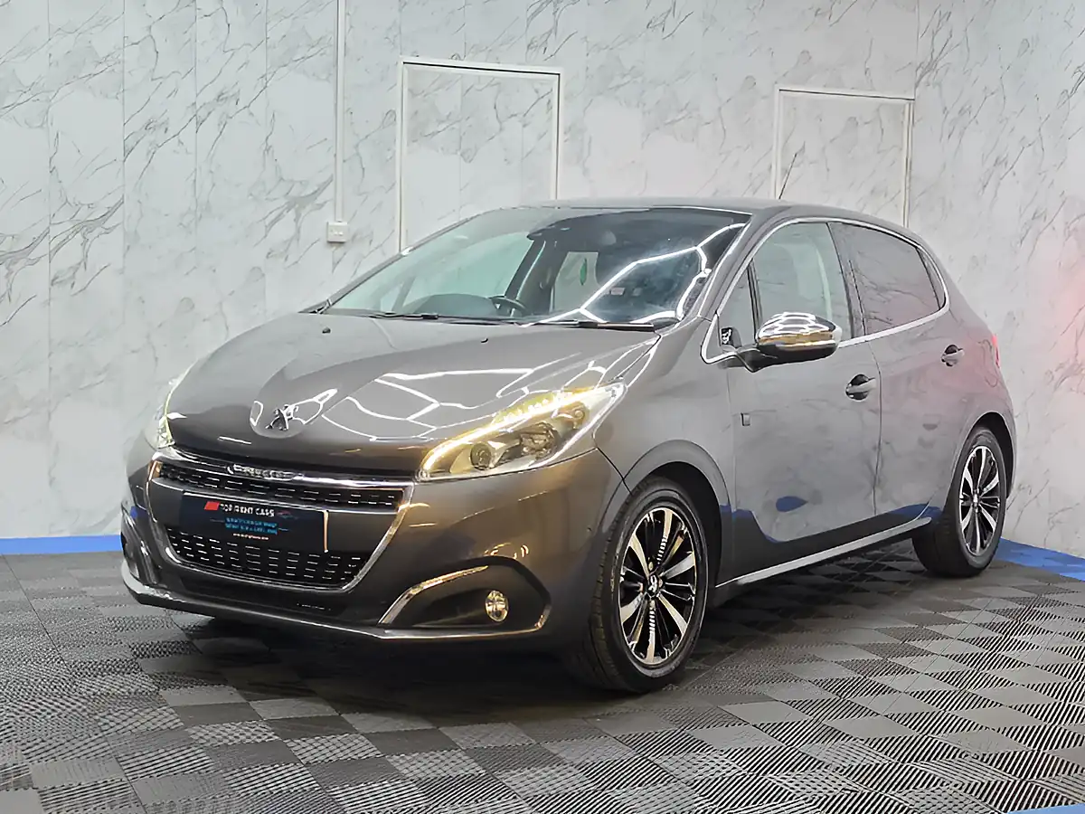 Used 2019 Peugeot 208 Tech Edition Grey - Interior and Exterior details 4