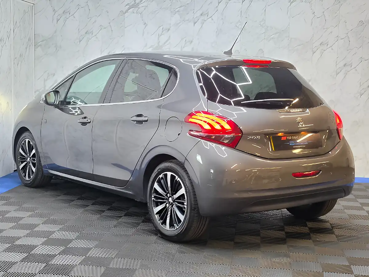 Used 2019 Peugeot 208 Tech Edition Grey - Interior and Exterior details 7