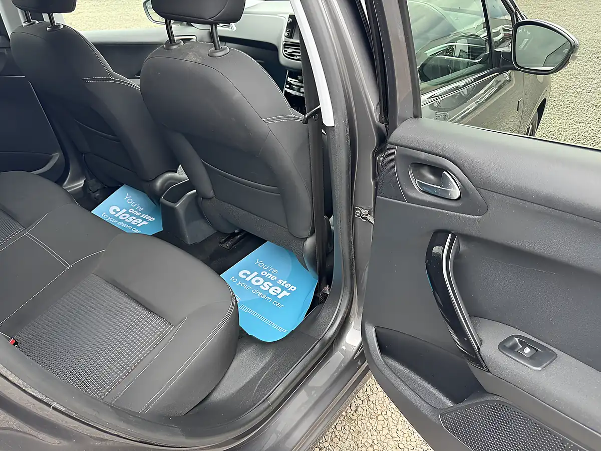 Used 2019 Peugeot 208 Tech Edition Grey - Interior and Exterior details 13