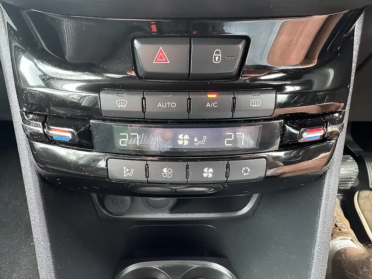 Used 2019 Peugeot 208 Tech Edition Grey - Interior and Exterior details 18