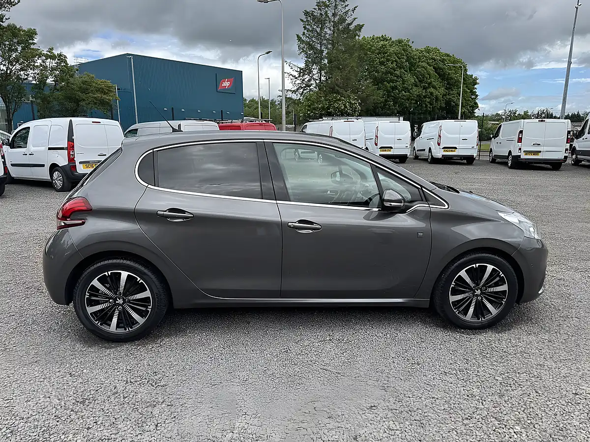 Used 2019 Peugeot 208 Tech Edition Grey - Interior and Exterior details 4
