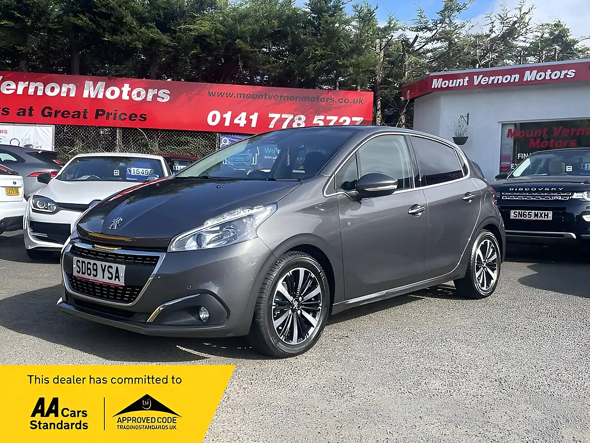 Used 2019 Peugeot 208 Tech Edition Grey - Front View