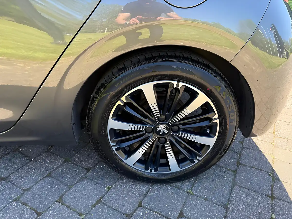 Used 2019 Peugeot 208 Tech Edition Grey - Interior and Exterior details 12