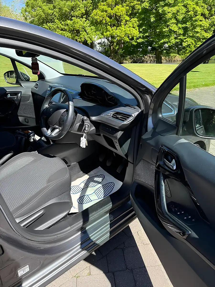 Used 2019 Peugeot 208 Tech Edition Grey - Interior and Exterior details 13