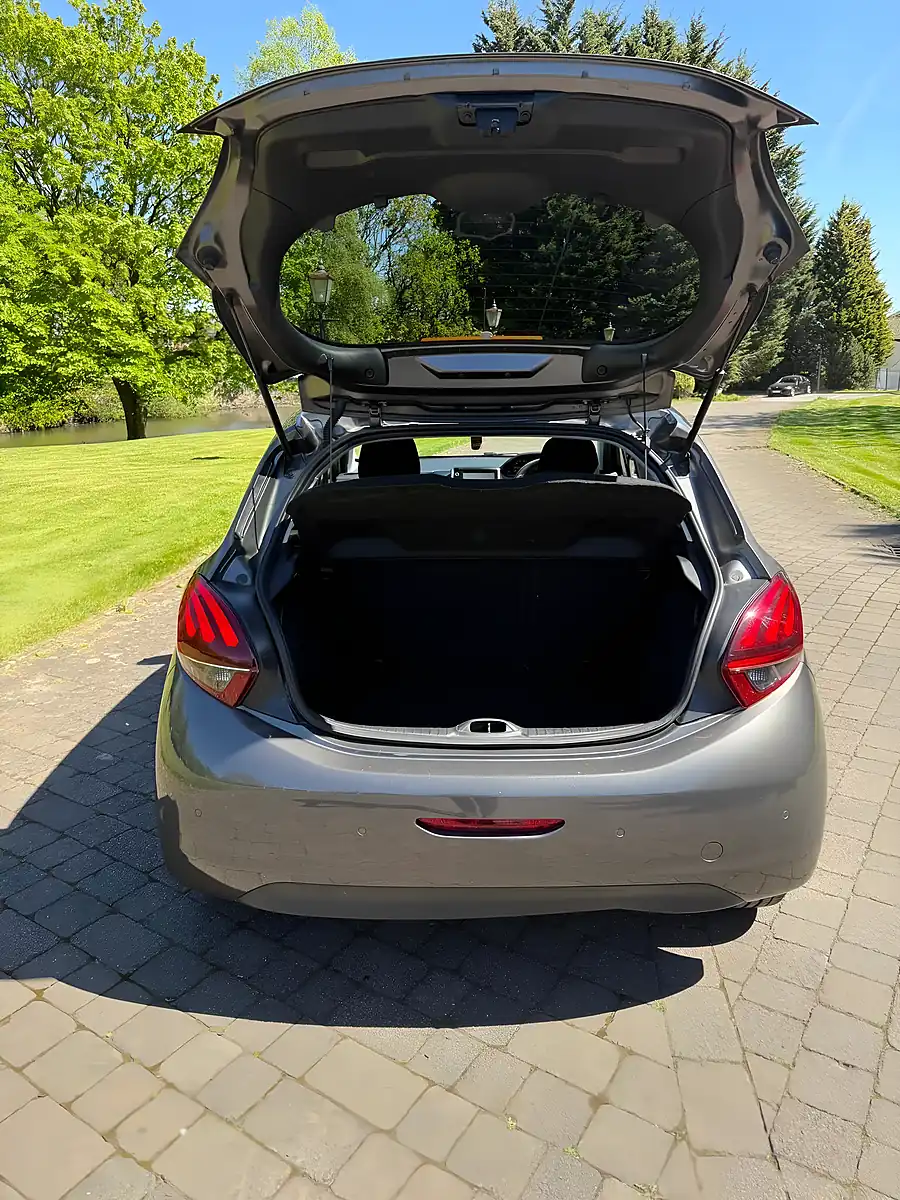 Used 2019 Peugeot 208 Tech Edition Grey - Interior and Exterior details 14