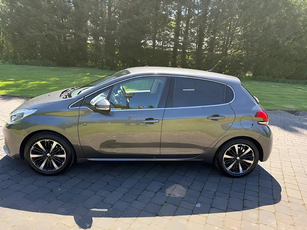 Used 2019 Peugeot 208 Tech Edition Grey - Interior and Exterior details 7