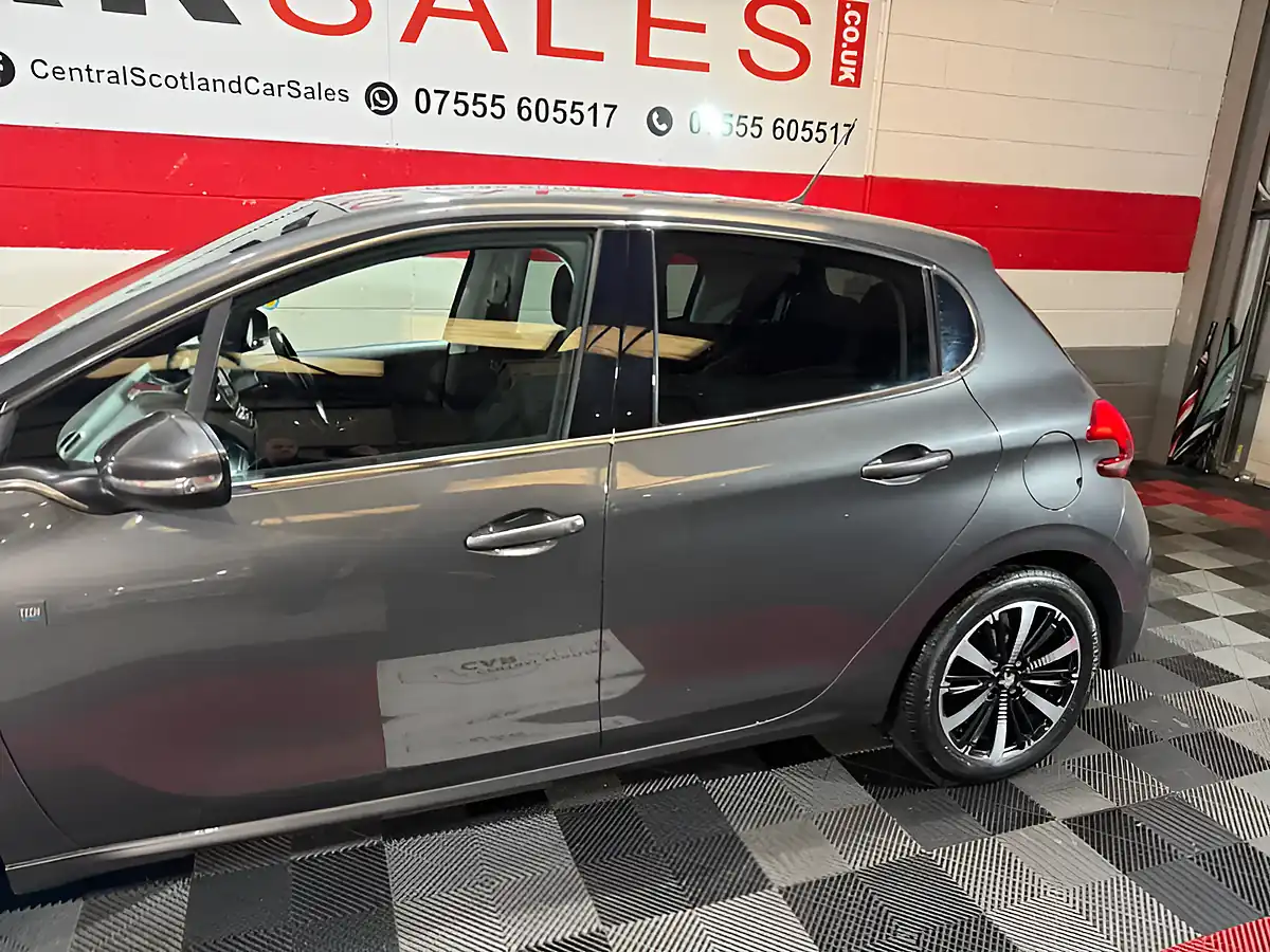 Used 2019 Peugeot 208 Tech Edition Grey - Interior and Exterior details 4