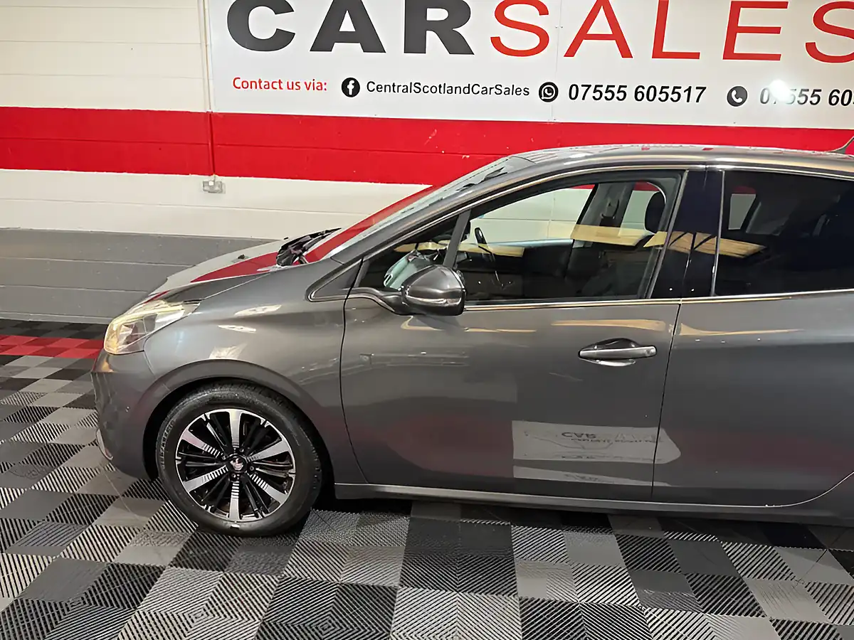 Used 2019 Peugeot 208 Tech Edition Grey - Interior and Exterior details 9