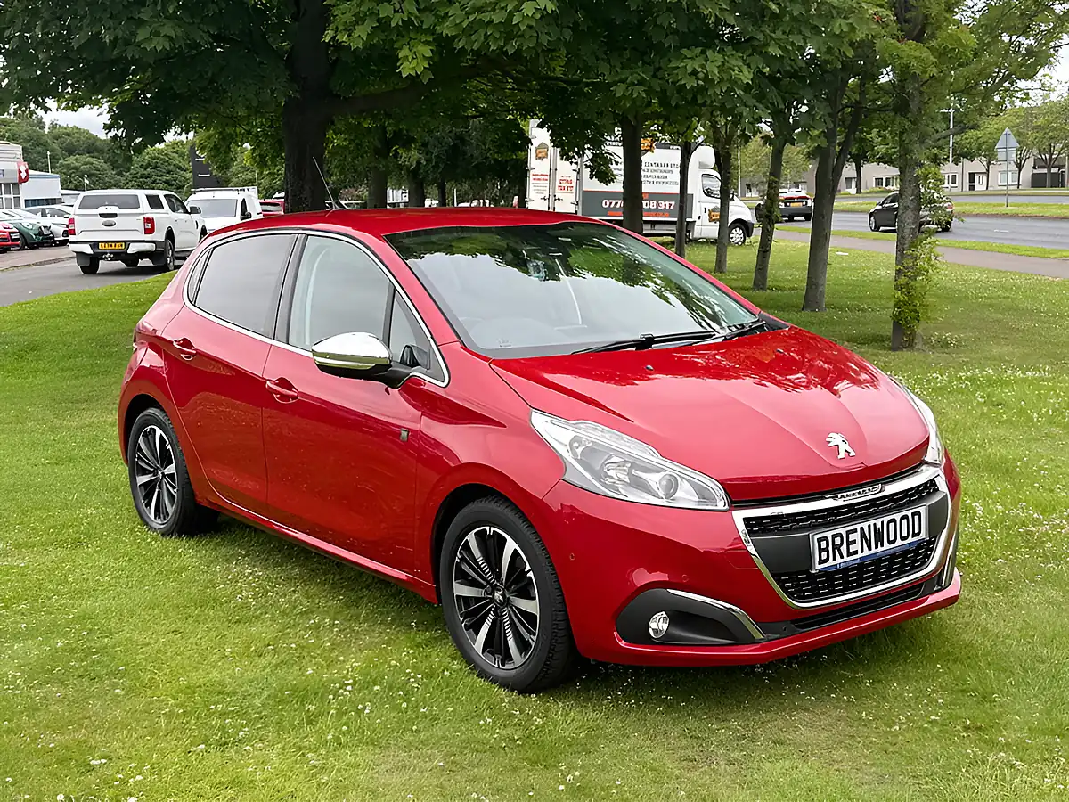 Used 2019 Peugeot 208 Tech Edition Red - Front View