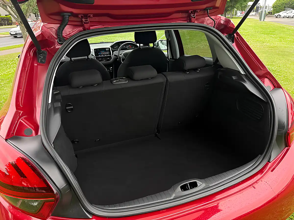 Used 2019 Peugeot 208 Tech Edition Red - Interior and Exterior details 12