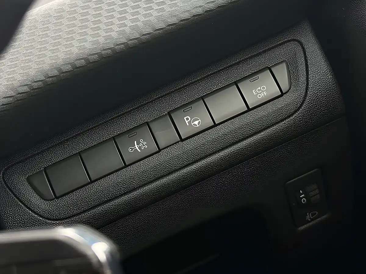 Used 2019 Peugeot 208 Tech Edition Red - Interior and Exterior details 17