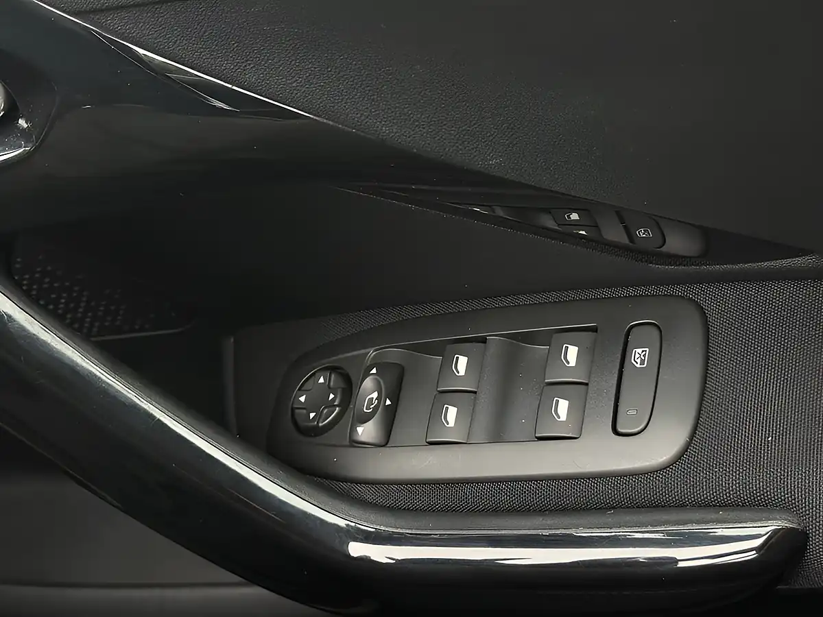 Used 2019 Peugeot 208 Tech Edition Red - Interior and Exterior details 18