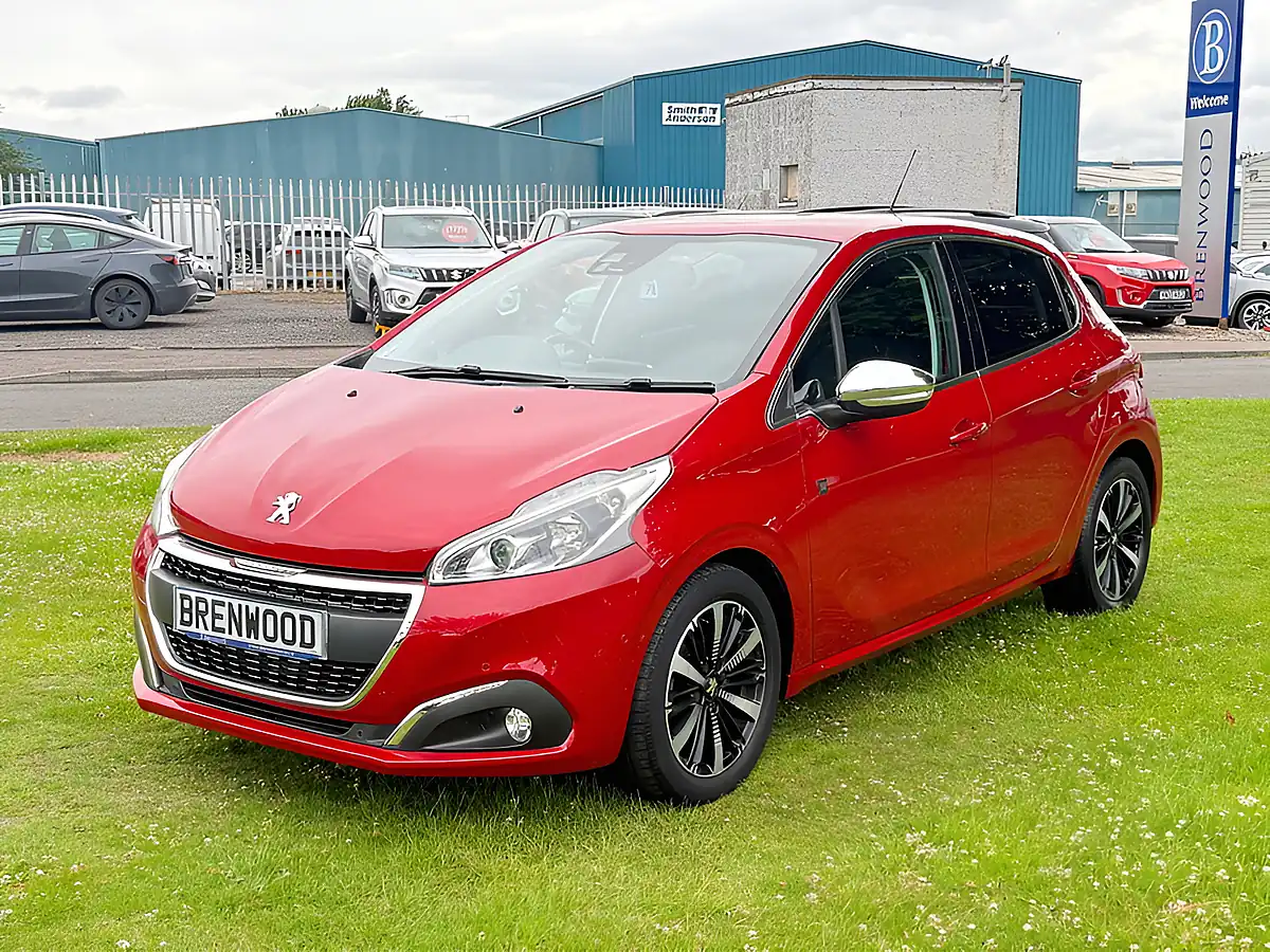 Used 2019 Peugeot 208 Tech Edition Red - Interior and Exterior details 3