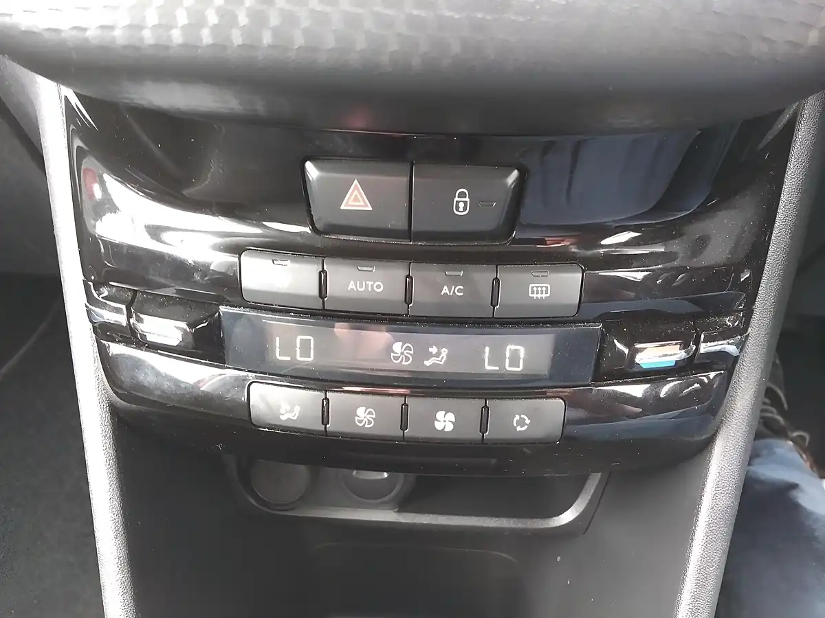 Used 2019 Peugeot 208 Tech Edition Red - Interior and Exterior details 17