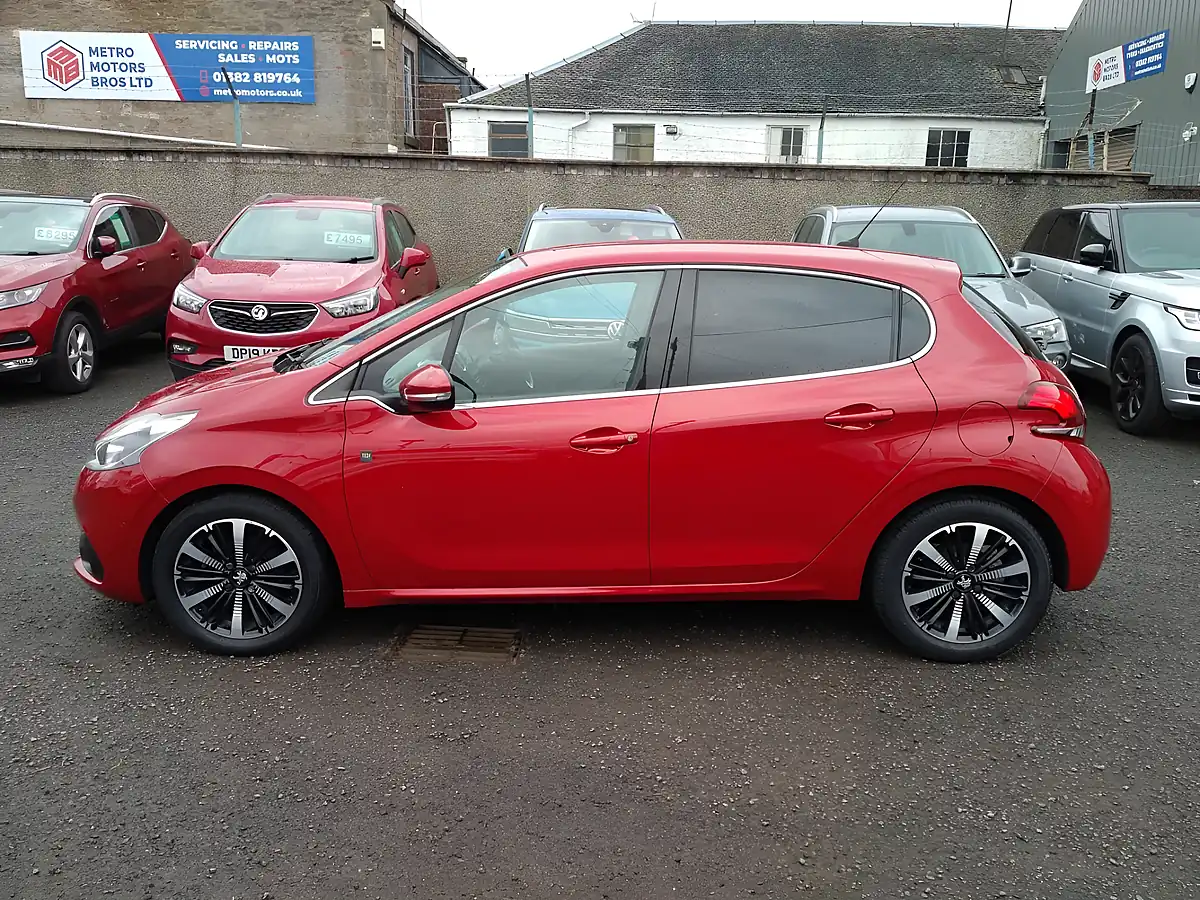 Used 2019 Peugeot 208 Tech Edition Red - Interior and Exterior details 3