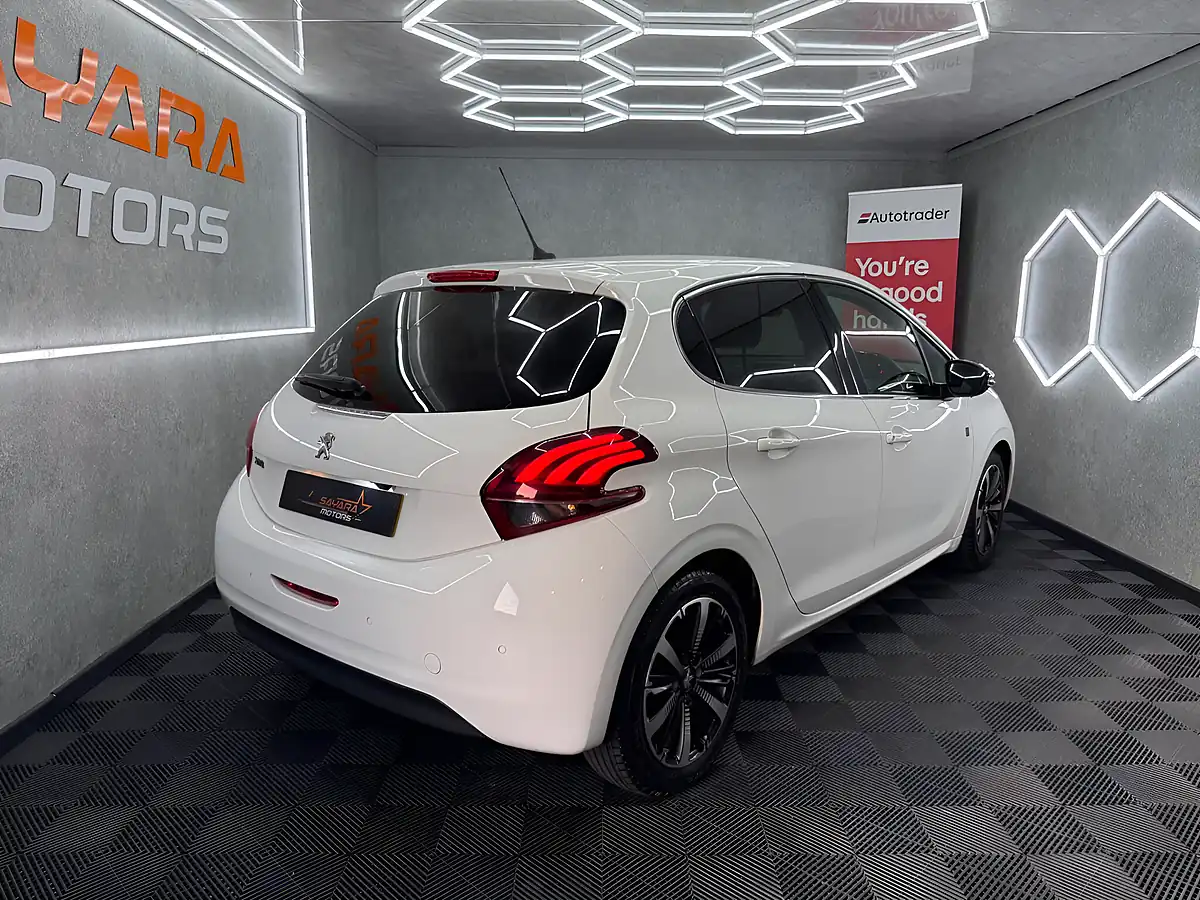 Used 2019 Peugeot 208 Tech Edition White - Interior and Exterior details 12