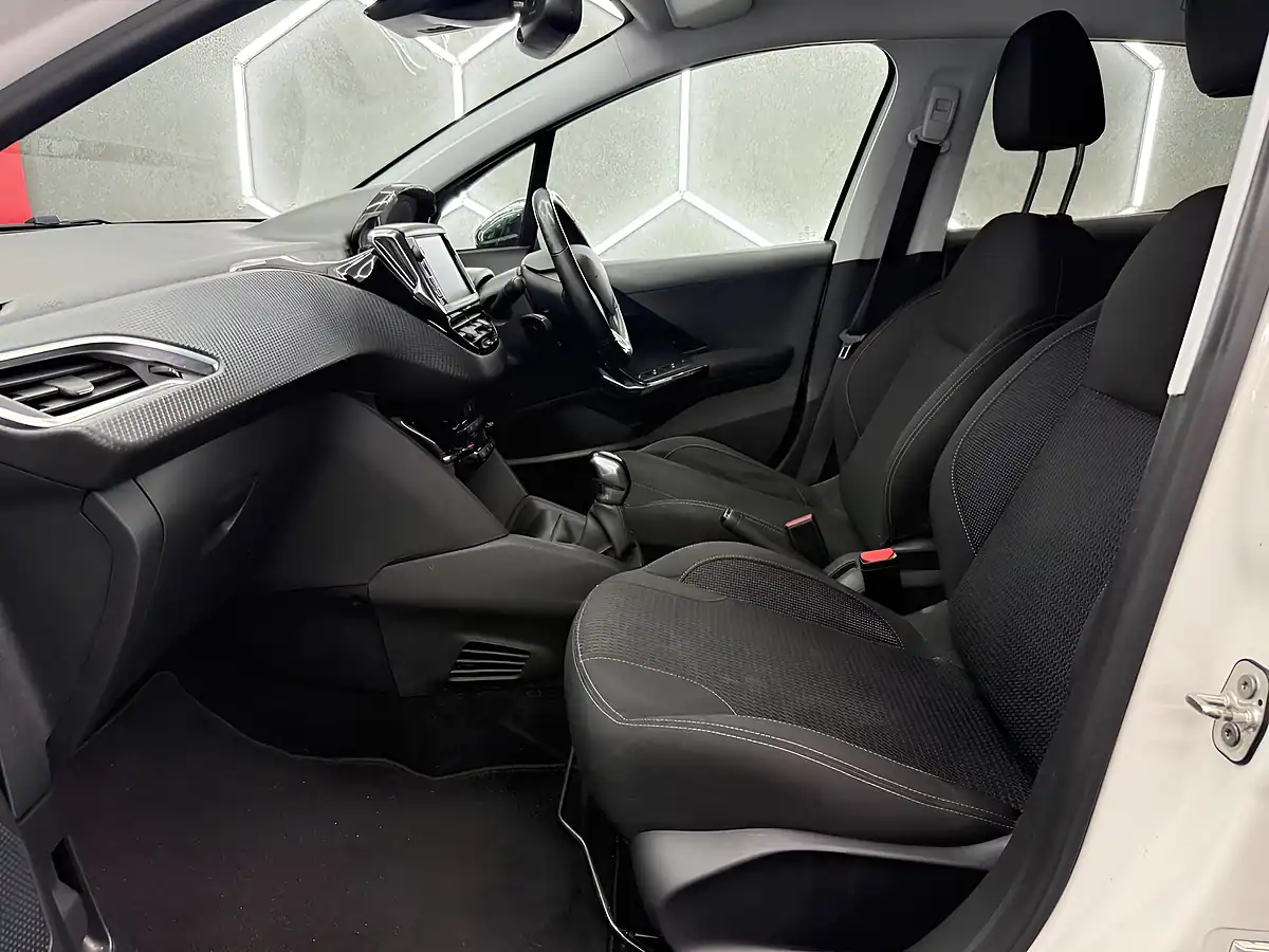 Used 2019 Peugeot 208 Tech Edition White - Interior and Exterior details 15