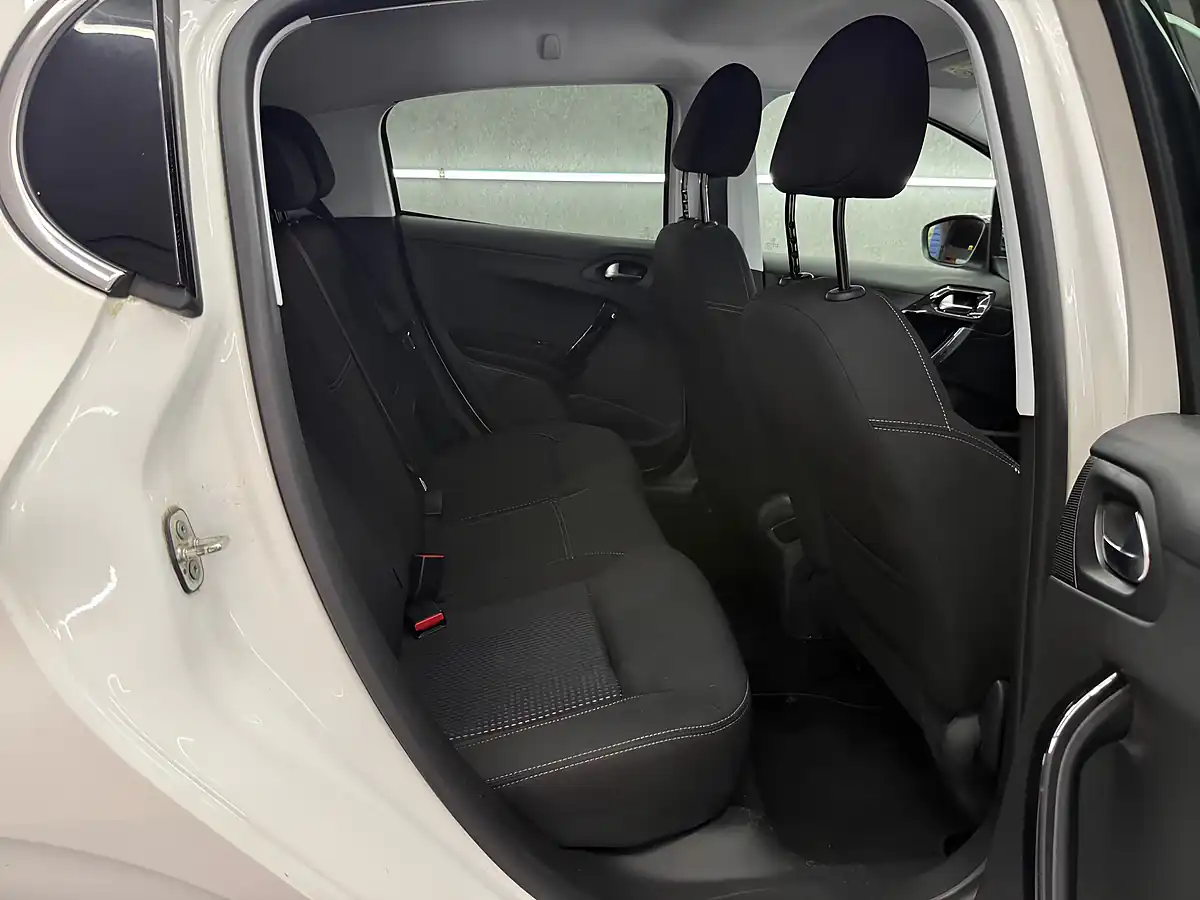 Used 2019 Peugeot 208 Tech Edition White - Interior and Exterior details 16