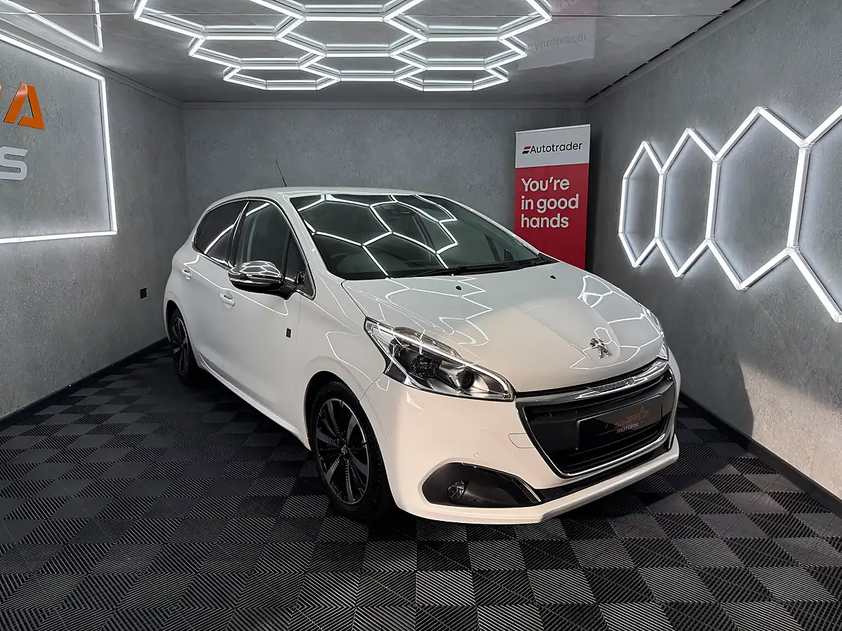 Used 2019 Peugeot 208 Tech Edition White - Interior and Exterior details 7