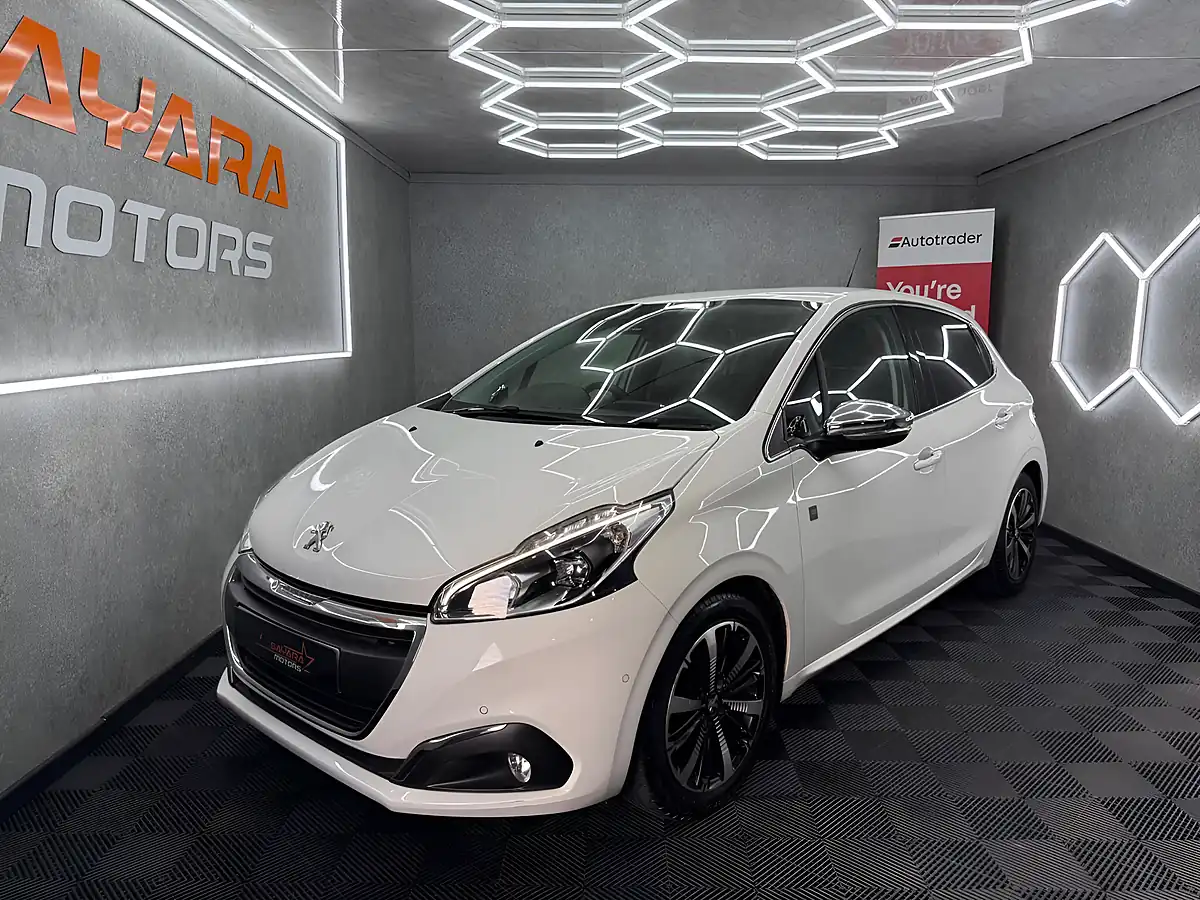 Used 2019 Peugeot 208 Tech Edition White - Interior and Exterior details 8