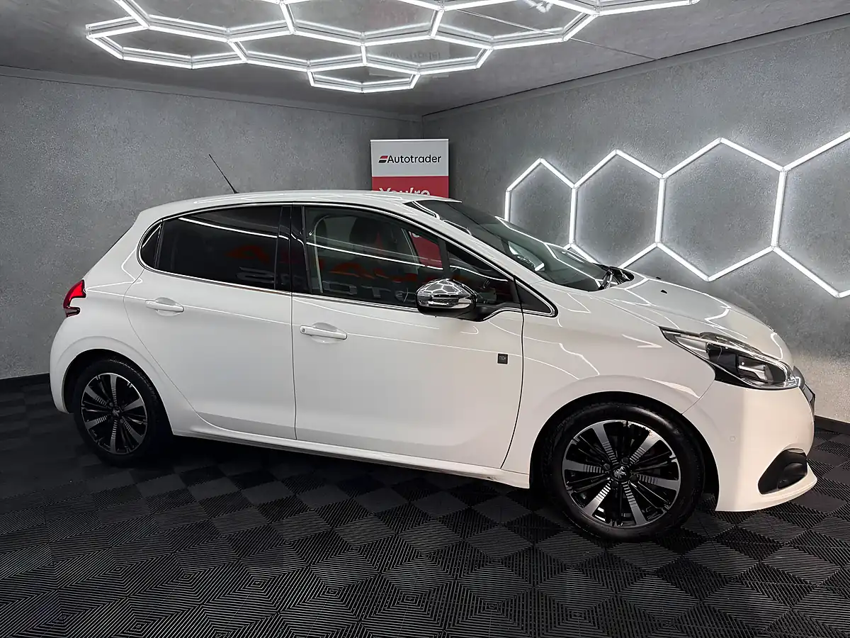 Used 2019 Peugeot 208 Tech Edition White - Interior and Exterior details 9