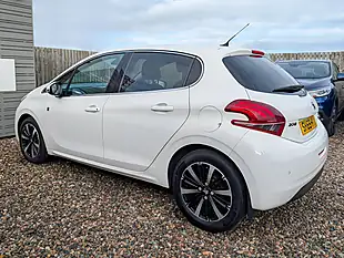 Used 2019 Peugeot 208 Tech Edition White - Interior and Exterior details 12