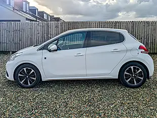 Used 2019 Peugeot 208 Tech Edition White - Interior and Exterior details 13