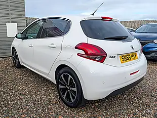Used 2019 Peugeot 208 Tech Edition White - Interior and Exterior details 4