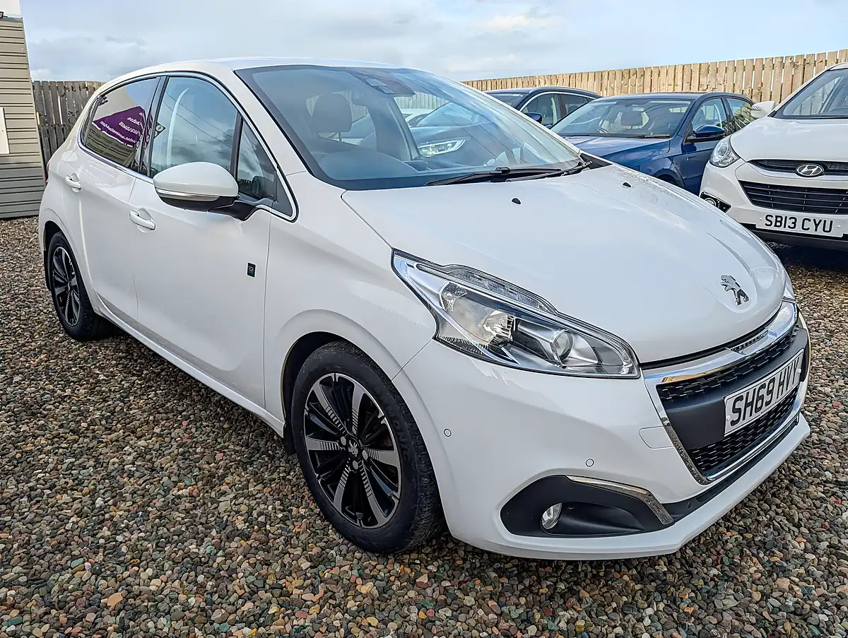 Used 2019 Peugeot 208 Tech Edition White - Interior and Exterior details 5