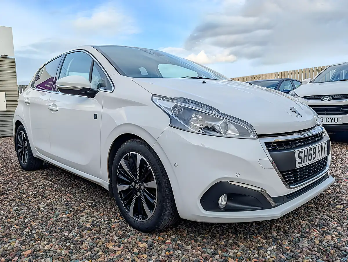 Used 2019 Peugeot 208 Tech Edition White - Interior and Exterior details 7