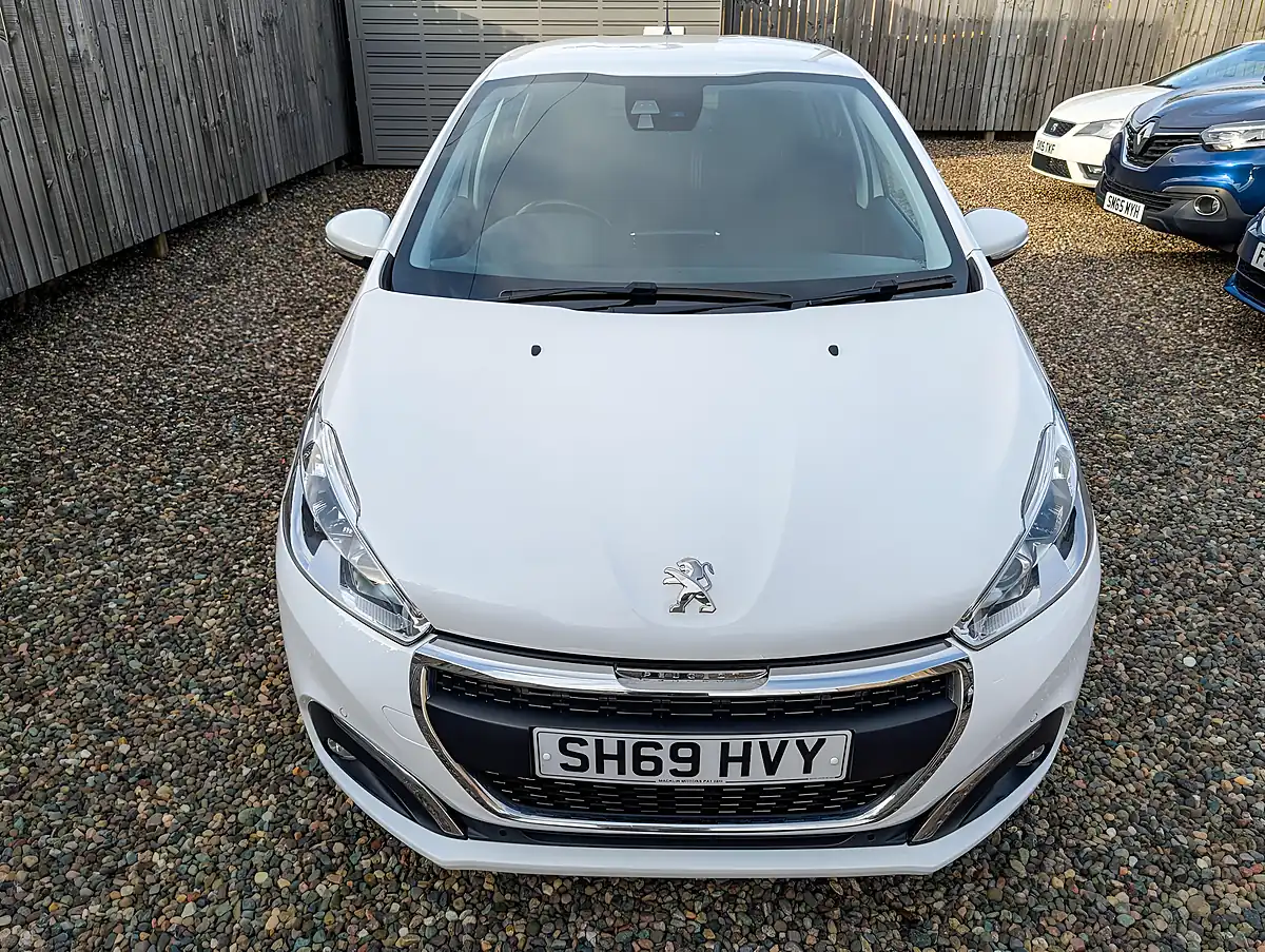 Used 2019 Peugeot 208 Tech Edition White - Interior and Exterior details 8