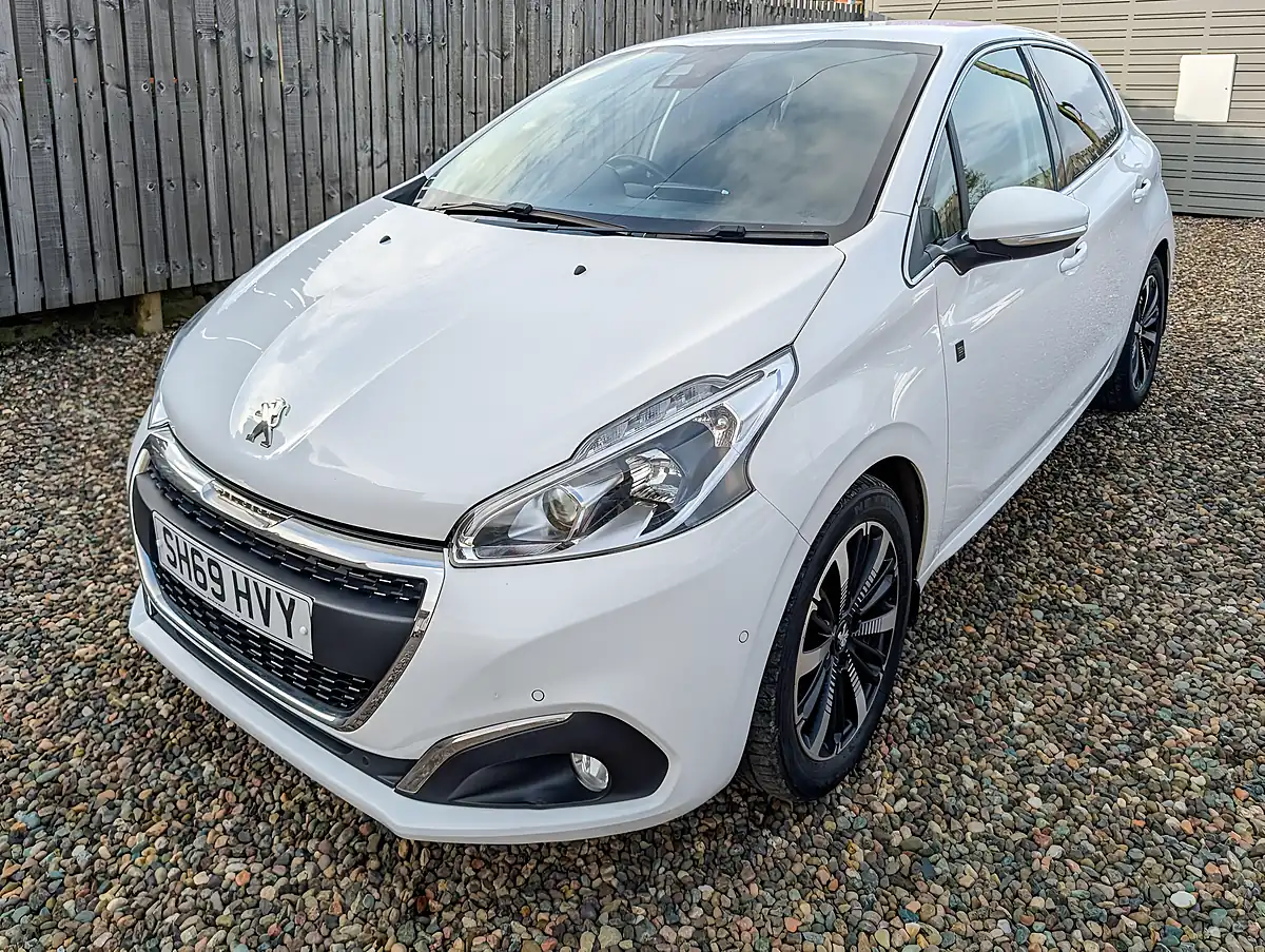 Used 2019 Peugeot 208 Tech Edition White - Interior and Exterior details 9