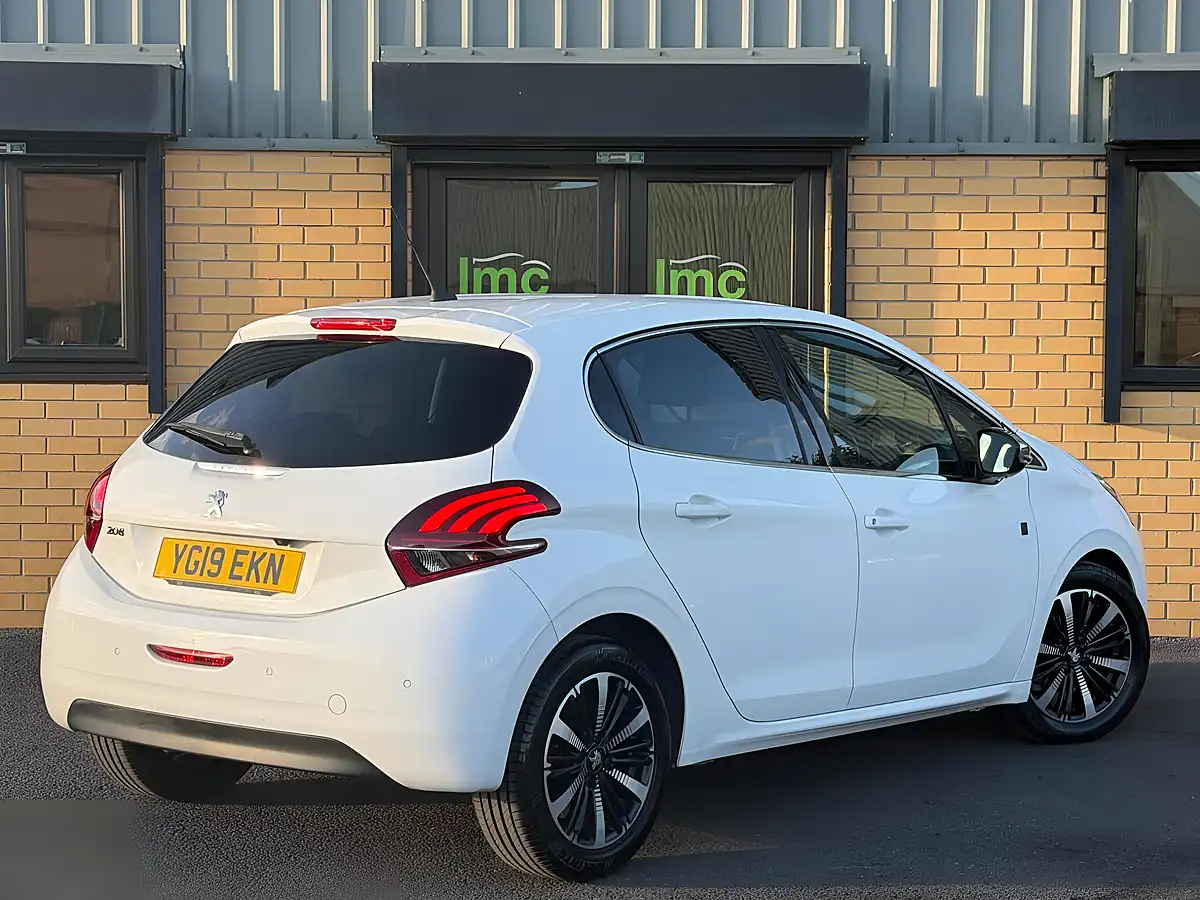 Used 2019 Peugeot 208 Tech Edition White - Interior and Exterior details 10