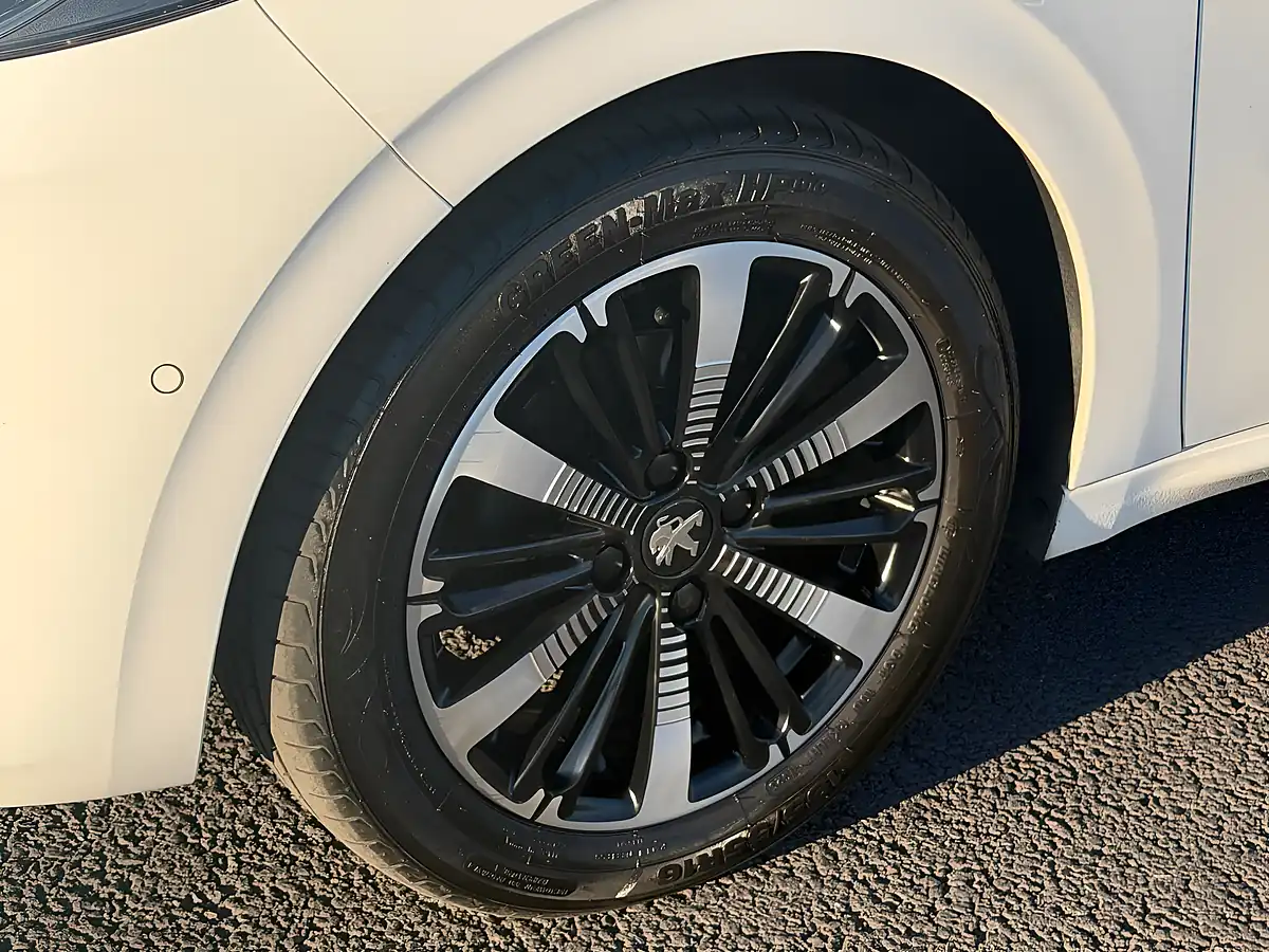 Used 2019 Peugeot 208 Tech Edition White - Interior and Exterior details 13