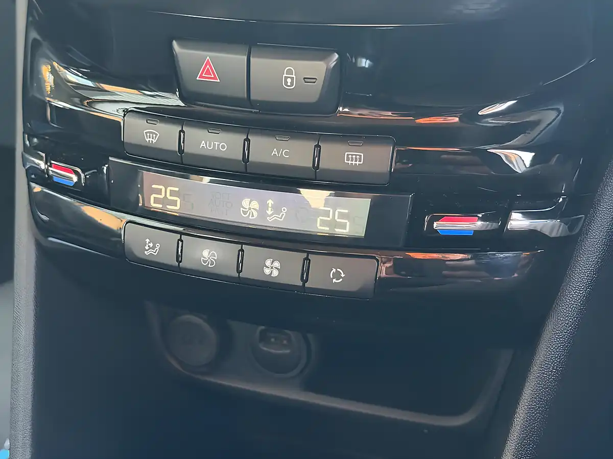 Used 2019 Peugeot 208 Tech Edition White - Interior and Exterior details 19