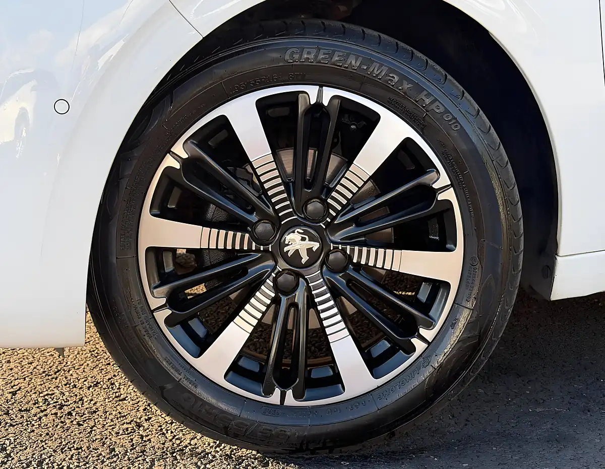 Used 2019 Peugeot 208 Tech Edition White - Interior and Exterior details 5